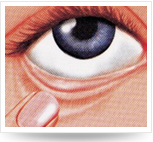 頭仰后，用食指將下眼瞼下拉，使其成袋狀