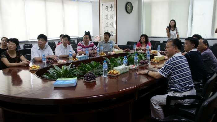 2010年9月蘇州滄浪區(qū)政府陸區(qū)長(zhǎng)一行蒞臨我院參觀