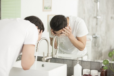 化學(xué)物品進(jìn)入眼睛怎么處理？